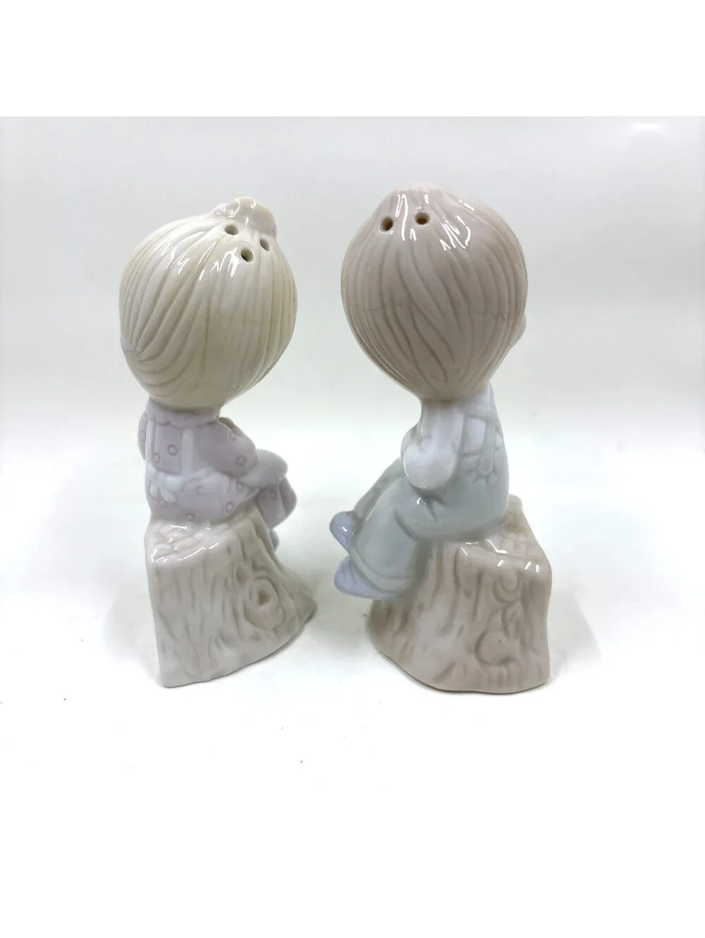 Vintage Precious Moments Salt & Pepper Shakers Boy Girl Tree Stump Heart 1993